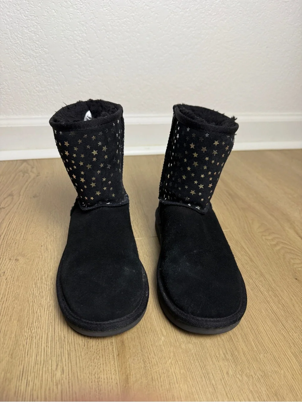 Girl’s Koolaburra by Ugg stars boots size 3